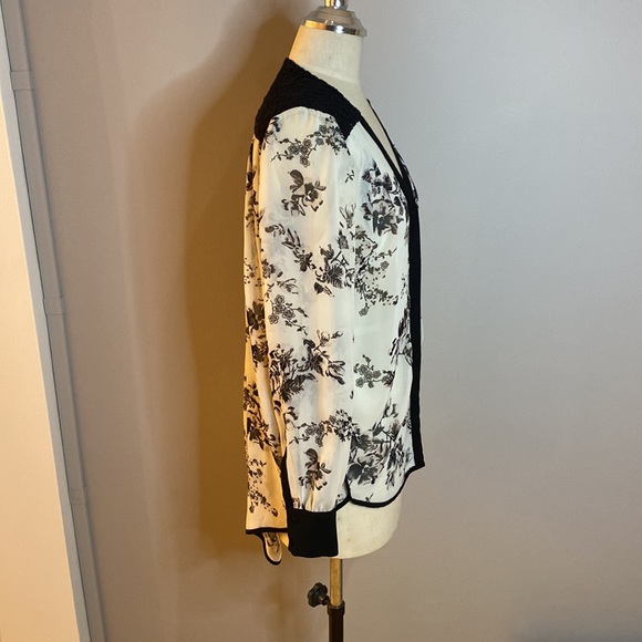 Bar III Size M Blouse in White and Black Floral Print Lace Backless Hi-Lo Blouse - Picture 4 of 9